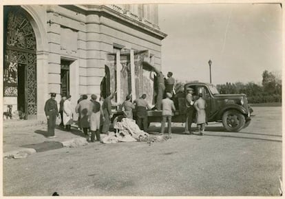 Trasllat a Olot de les obres del Museu d'Art, novembre de 1936.