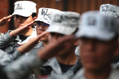 Elementos de la Guardia Nacional durante un evento de destrucción de armamento, en julio de 2024.