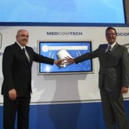 Los directivos de Medcomtech en su debut bursátil