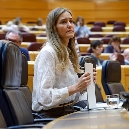 MADRID, 21/05/2025.- La vicepresidenta tercera y ministra para la Transición Ecológica y el Reto Demográfico, Sara Aagesen, a su llegada a la Cámara Alta ese miércoles para comparecer ante el Pleno del Senado, para trasladar la información disponible sobre la crisis de electricidad y la recuperación de la normalidad del sistema eléctrico. EFE/ Juan Carlos Hidalgo