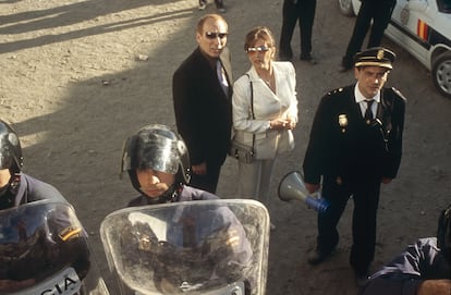 El actor Eusebio Poncela junto a Carmen Maura, en '800 Balas' (2002) de Álex de la Iglesia.