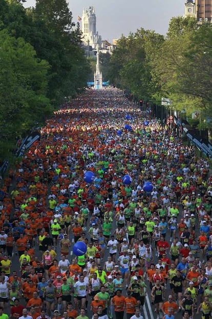 Desde sus inicios en 1978, el Maratón de Madrid no ha hecho más que crecer. Comenzó aquel año con 1.500 participantes. Este año eran 10.500 -apuntados, 16.000-, y el año que viene se incluirá en los Rock&Roll Series, un grupo de carreras por EE UU que aglomera a medio millón de personas.