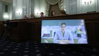 Antigone Davis testifica ante un comité de Comercio del Senado, este jueves.