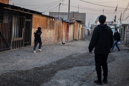 Calles del Campamento Dignidad, en la comuna de La Florida, en Santiago (Chile), el 10 de Julio de 2024.