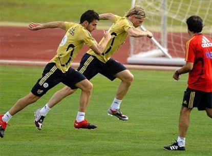 Fernando Torres, junto a Cesc Fábregas en el entrenamiento de la selección.