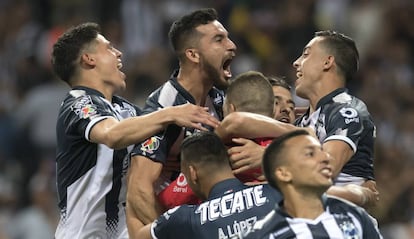 Los jugadores de Monterrey celebran el triunfo.