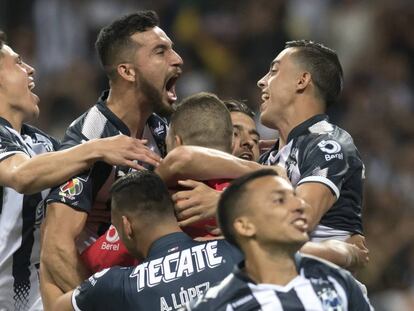 Los jugadores de Monterrey celebran el triunfo.