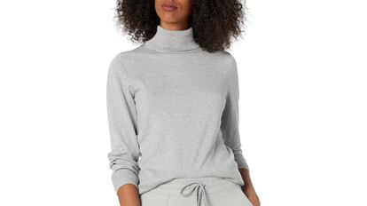 Jersey de cuello alto gris para mujer, look groutfit.