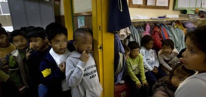 Clase multiétnica en un colegio de L´Hospitalet (Barcelona).