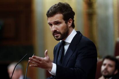 El líder del Partido Popular, Pablo Casado, durante su intervención en el pleno del Congreso que se celebró esta madrugada en Madrid.