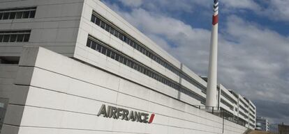 Vista de las oficinas de Air France en Roissy en France cerca de Par&iacute;s (Francia).