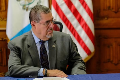 Bernardo Arévalo durante una reunión con Antony Blinken, secretario de Estado de EE UU, el 7 de mayo.