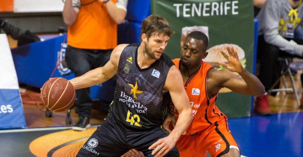 El Valencia acecha el liderato del Iberostar Tenerife | Deportes | EL PAÍS