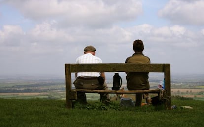 Vista del ondulado paisaje de los Cotswolds ingleses desde Dovers Hill.