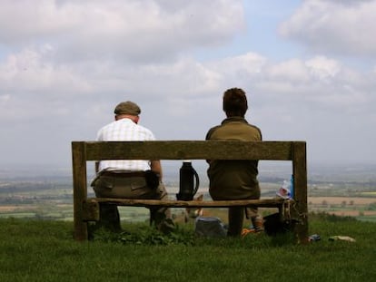 Vista del ondulado paisaje de los Cotswolds ingleses desde Dovers Hill.