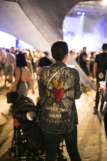 No era la primera que vez que iba al EMDIV. De hecho, es un festival al que le tengo mucho cariño (antes se celebraba en una Plaza de Toros y te ponían un cuño en lugar de una pulsera, ¡qué tiempos!), así que sólo queda darle la enhorabuena a toda la organización por el trabajo, el esfuerzo y por llevar con tan buena cara estas sorpresas meteorológicas.