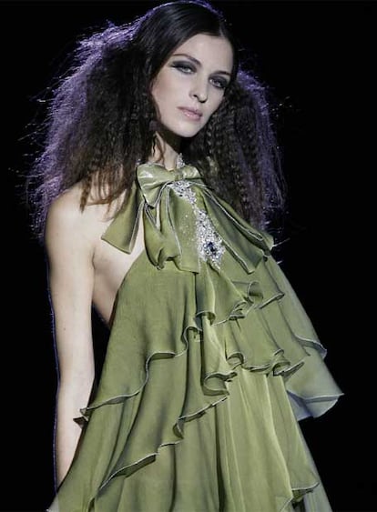 Hannibal Lauguna ha  creado para las prendas 'maxi' de mujer, vestidos vaporosos e inspirados en la naturaleza.