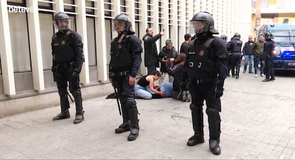 Desahucio en Barcelona, en una captura de Betevé.