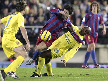 Entre los dos equipos más apuestos del campeonato, el Barça impuso su fútbol. El equipo de Rijkaard se apodera del balón y del centro del campo y vence al Villarreal.