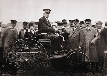 Poco imaginaba Carl Benz cuando invent&oacute; el coche que existir&iacute;a algo llamado &#039;blockchain&#039; que ir&iacute;a instalado en su artefacto (bueno, nosotros tampoco lo imagin&aacute;bamos). La foto es de 1885.