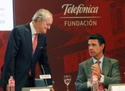 El prsidente de Ametic, Jos&eacute; Manuel de Riva, junto al ministro de Industria, Energia y Turismo, Jos&eacute; Manuel Soria, durante la inauguraci&oacute;n del 28 encuentro de Telecomunicaciones y Econom&iacute;a Digital, en Santander.