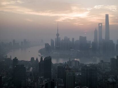 Vista del distrito financiero de Pudong en Shanghai.