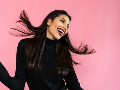 Gracias a su color negro aportan elegancia a cualquier vestimenta, incluso para salir de fiesta. GETTY IMAGES.