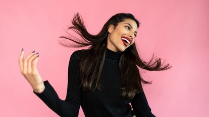 Gracias a su color negro aportan elegancia a cualquier vestimenta, incluso para salir de fiesta. GETTY IMAGES.