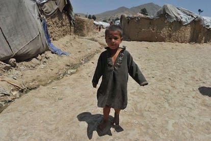 Un ni&ntilde;o afgano en un campo de refugiados a las afueras de Kabul.
 