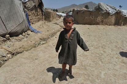 Un niño afgano en un campo de refugiados a las afueras de Kabul.