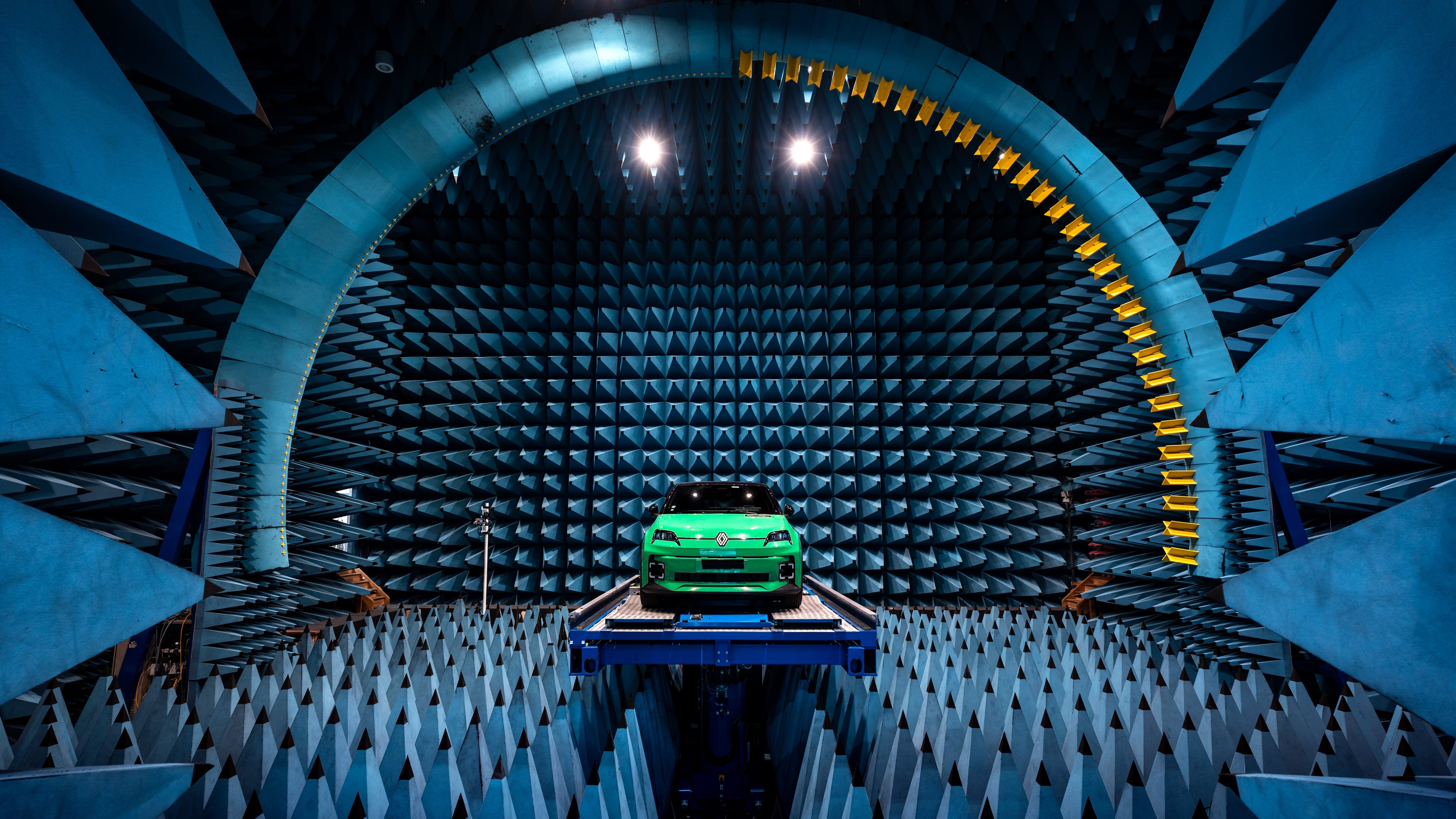 La sala de pruebas electromagnéticas de Renault en el centro técnico de Aubevoye. Imagen cedida por la empresa.