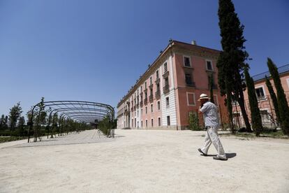 Una de las partes más espectaculares del palacio es su jardín dividido en dos grandes terrazas. La primera ya ha sido restaurada y ha recuperado el aspecto que Ventura Rodríguez quiso darle. Esta zona del jardín tiene 13.500 metros cuadrados. La obra la ha realizado la paisajista Lucía Serredi.