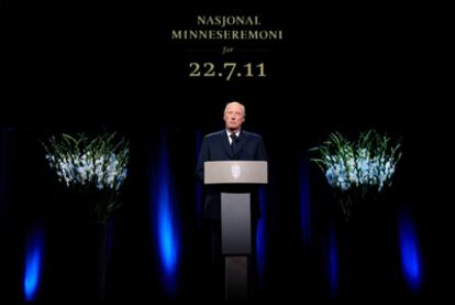 El rey Harald V de Noruega da un discurso durante el homenaje a las víctimas de los atentados de Oslo y Utoya del 22 de julio pasado.