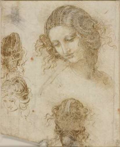 Dibujo a punta de plata de Leonardo da Vinci que se exibe en la exposición del Louvre de París.