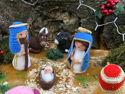 Imagen de algunos de los adornos navideños de la localidad onubense de Castaño del Robledo.