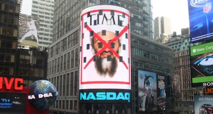 Capa da revista ‘Time’ dedicada à morte de Bin Laden, num prédio em Nova York.
