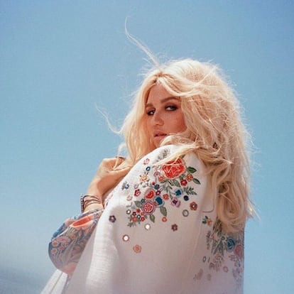 Kesha en una imagen promocional de ‘Rainbows’, su último disco de estudio.