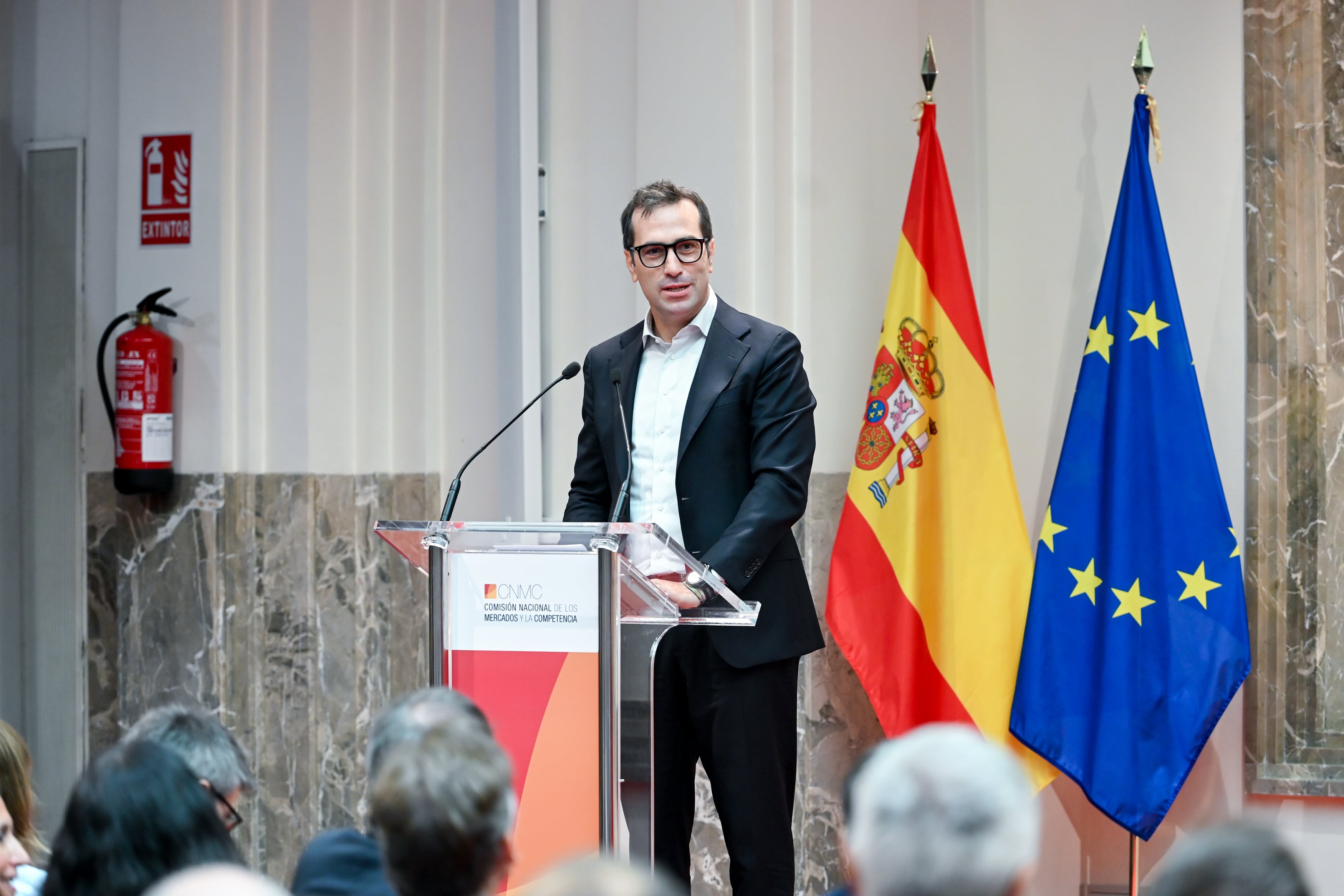 El Gobierno afronta un atasco legislativo en media docena de leyes para reformar el sector financiero