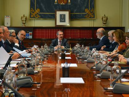 Rafael Mozo preside el pleno en el que fue elegido como sustituto del Carlos Lesmes al frente del CGPJ, el pasado 13 de octubre.