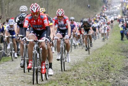 Cancellara conquista la París-Roubaix.