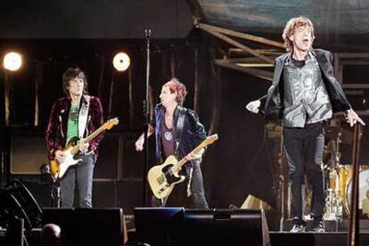 Los Rolling Stones, durante su concierto de este domingo en Londres.