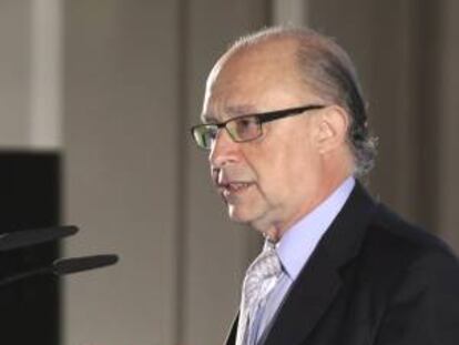 El ministro de Hacienda y Administraciones Públicas, Cristóbal Montoro, durante su discurso de apertura del XX Encuentro del Sector Financiero: Sentando las bases para la vuelta al crecimiento, organizado por Deloitte esta mañana en la capital.