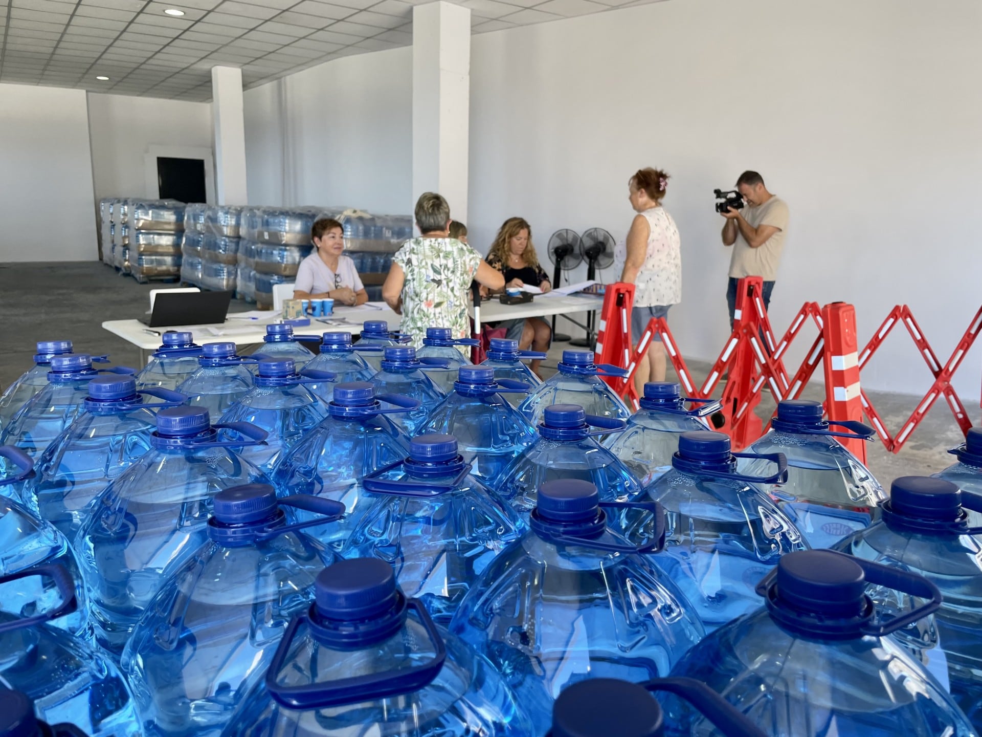 El agua potable vuelve a los dos municipios de Alicante que repartieron garrafas por restricciones debidas a la sequía 