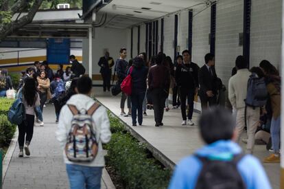 Alumnos de la UNAM, este lunes.