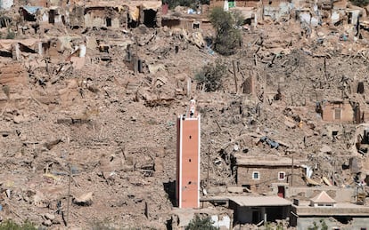 Daños y destrucción en la aldea de Tiksit, al sur de Adassil, dos días después del devastador terremoto.