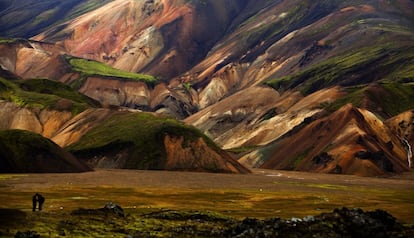 La ruta de Landmannalaugar a Pórsmörk, que discurre entre montañas multicolores de riolita es una de las caminatas más espectaculares de Islandia y del mundo.