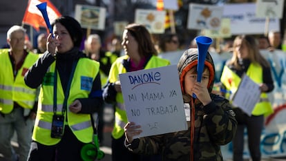 Protesta de treballadors de la fàbrica Danone de a Parets del Vallès.