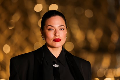 El negro ha sido uno de los colores más vistos de esta cena. La modelo estadounidense Ashley Graham ha optado por un traje negro con la camisa y la corbata en la misma tonalidad, convirtiéndose así en uno de los 'looks' más sobrios de la cita.