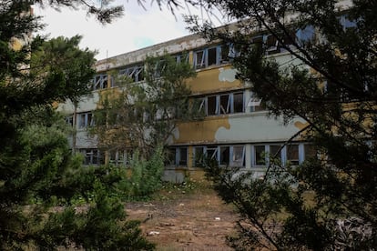 Estado en el que se encuentra la antigua base militar situada en la cima de la sierra alicantina de Aitana, en una imagen del pasado año.