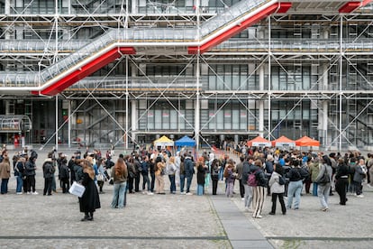 The Pompidou Centre has closed its doors to begin renovations expected to last five years. The image shows the last day the museum was open to the public, at the end of October.
